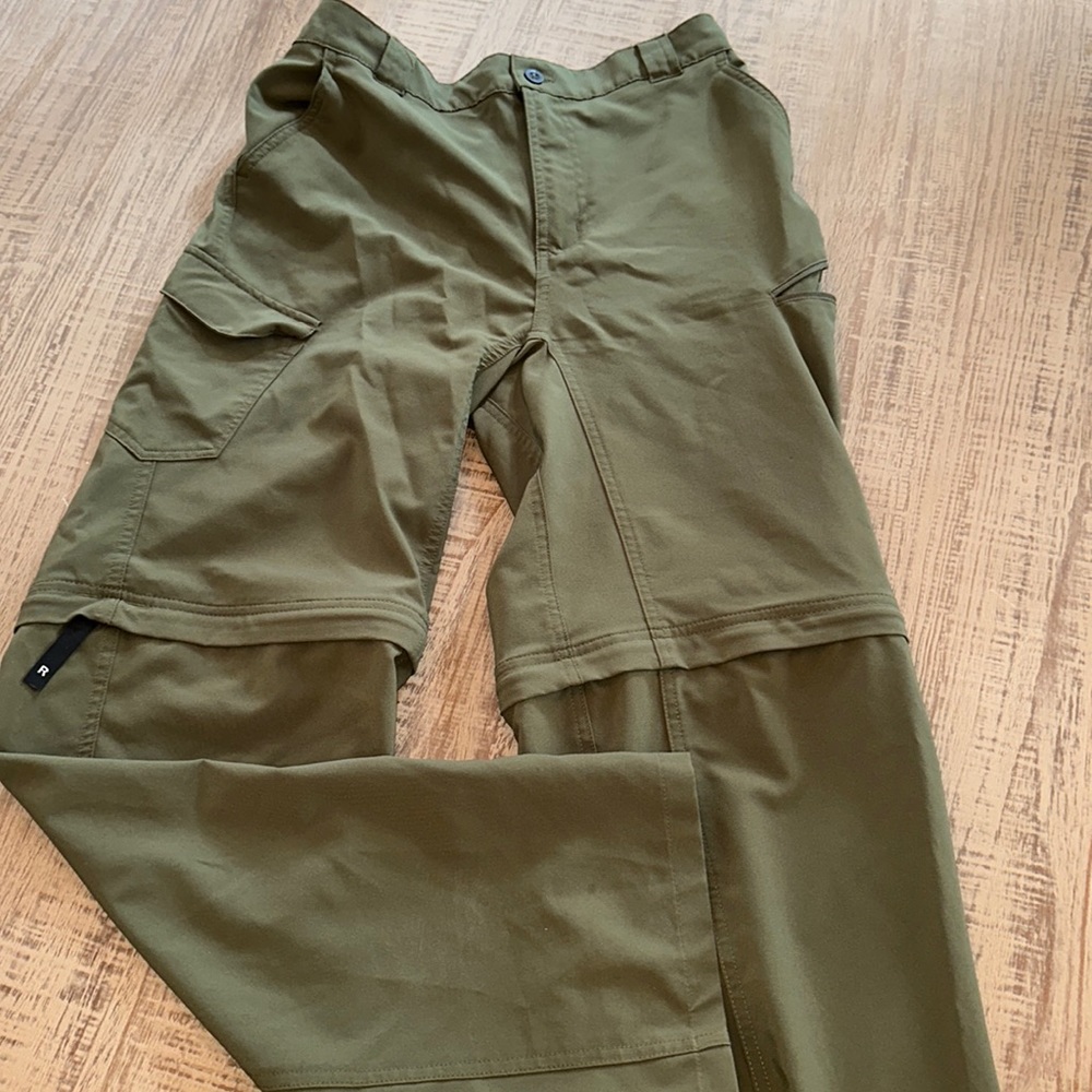 Men’s Magellan  olive green outdoors convertible, hiking/fishing pants, size XL